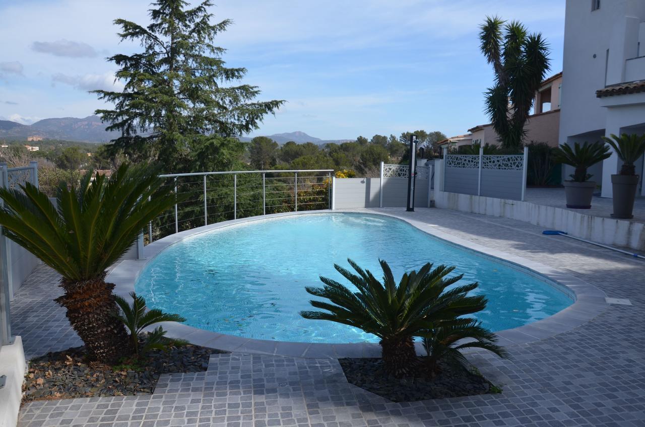 Belle Maison Avec Piscine Dans Les Hauteurs A Saint Raphael Eksteriør billede