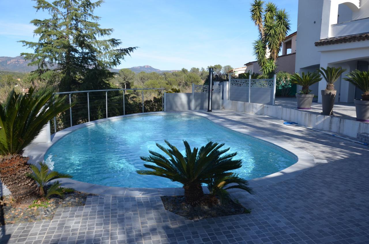 Belle Maison Avec Piscine Dans Les Hauteurs A Saint Raphael Eksteriør billede